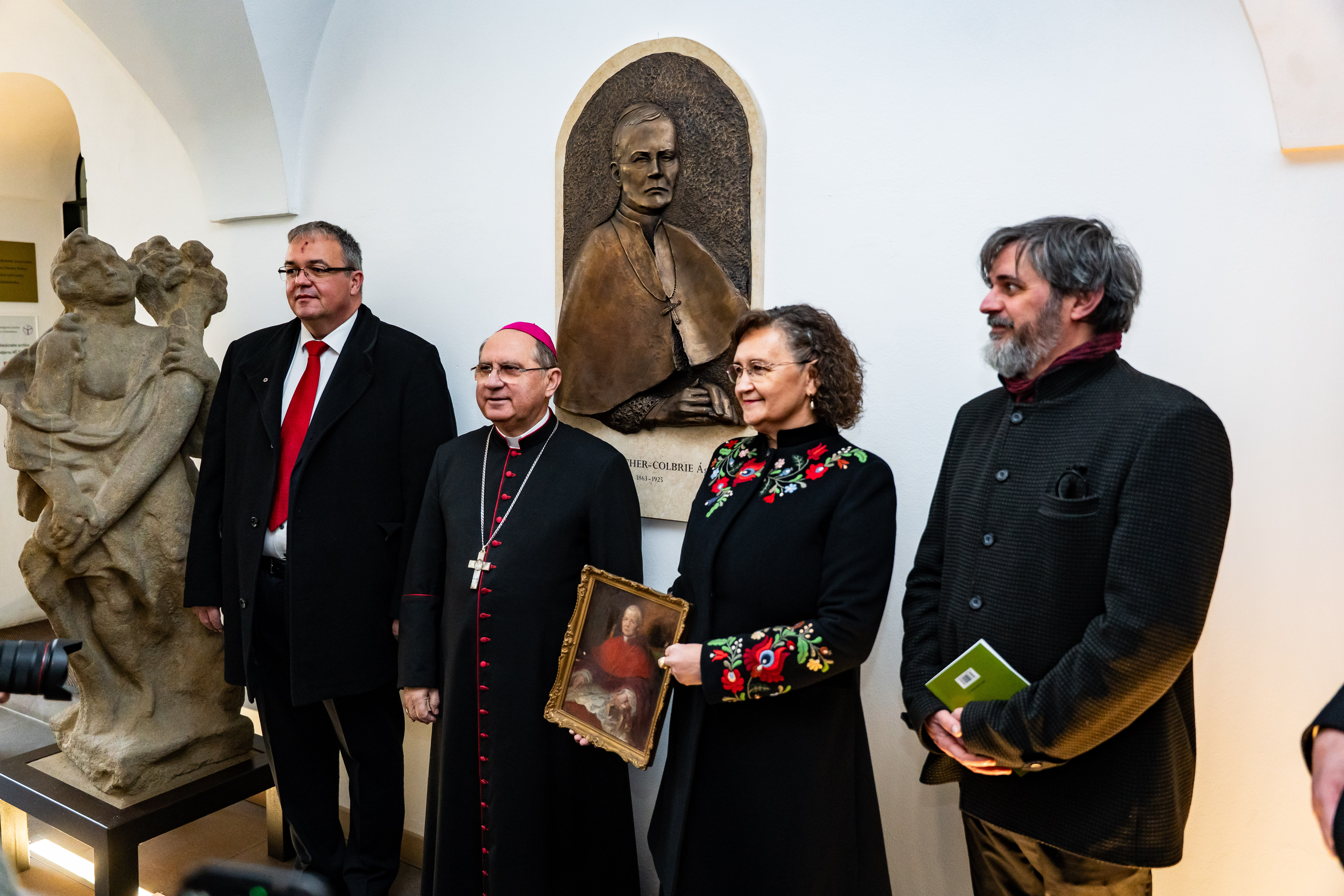 Slavnostne odhalenie pamatnej tabule na pocest kosickeho biskupa Augustina Fischer-Colbrieho-32